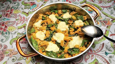 Pasta gratinada con queso y espinacas