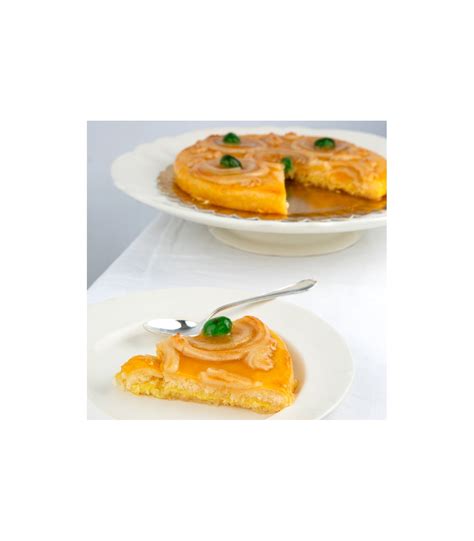 Montaje de la tarta de mazapán y yema