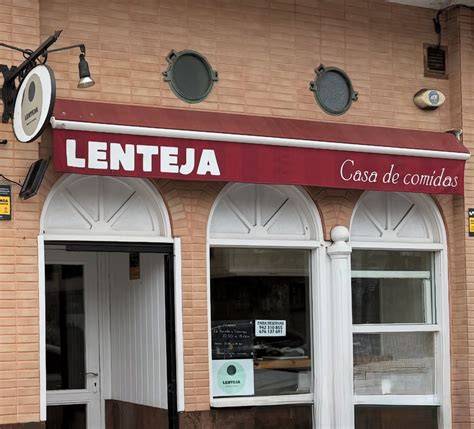 Fotografía histórica de la casa de comidas familiar de los Costiña