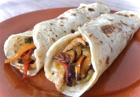 Variedad de fajitas con diferentes rellenos