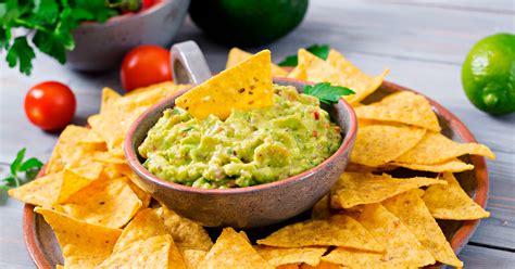 Guacamole fresco con totopos