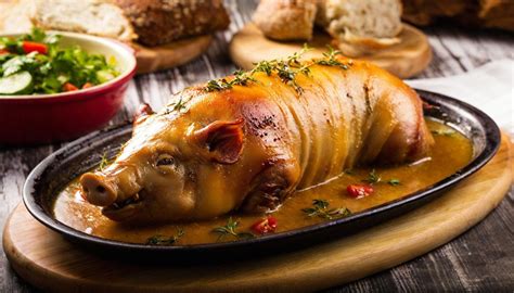 Plato de cochinillo asado en Asados Don Jose