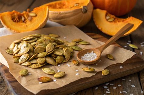 Nueces y pipas de calabaza tostadas con wasabi