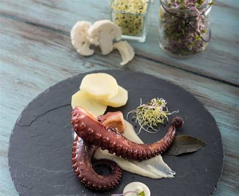 Pulpo a la parrilla con mayonesa de wasabi y arroz