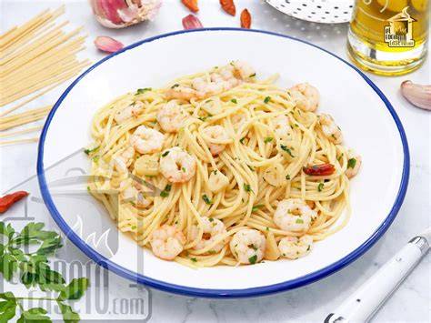 Ingredientes frescos para espaguetis con gambas