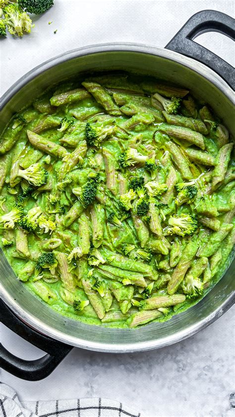 Pasta con salsa de brócoli cremosa