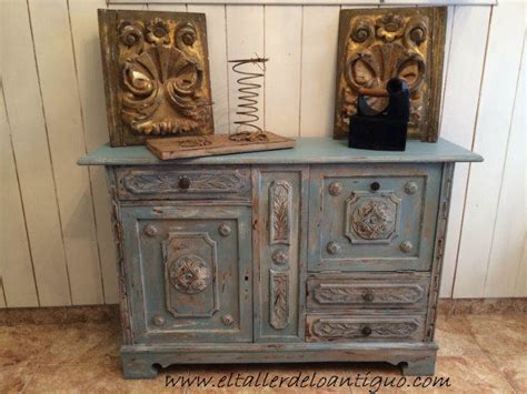 Mueble de madera restaurado con técnica de decapado en color amarillo tostado