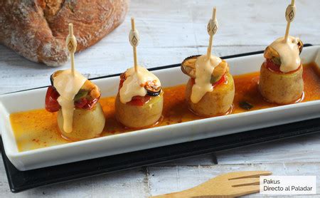 Pintxo de patatas, tomate y mejillones con alioli de escabeche