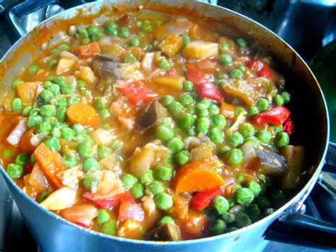Guiso vegetariano con tomate