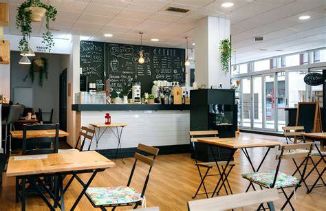 Interior de una cafetería 0% Gluten con decoración estilo Shaker