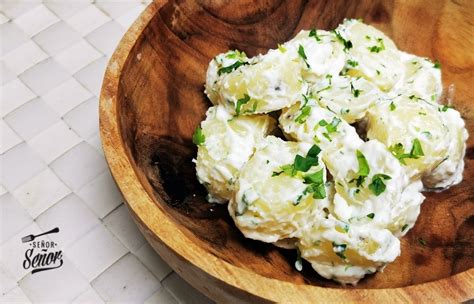 Patatas cocidas con salsa alioli y perejil