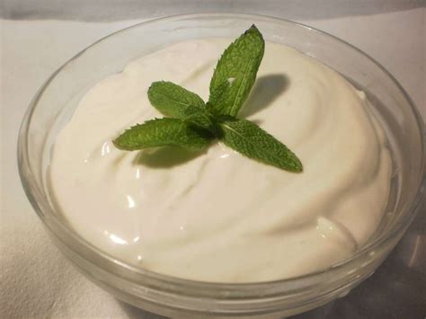 Crema de queso Gorgonzola con yogur griego servida como aperitivo