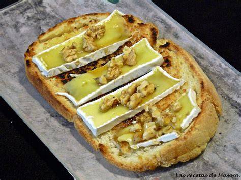 Tosta de lacón con queso brie