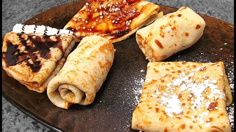 Mesa de crepes con diferentes rellenos para quinceañera