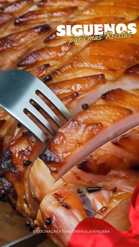 Pierna de cerdo asada con rombos en la piel