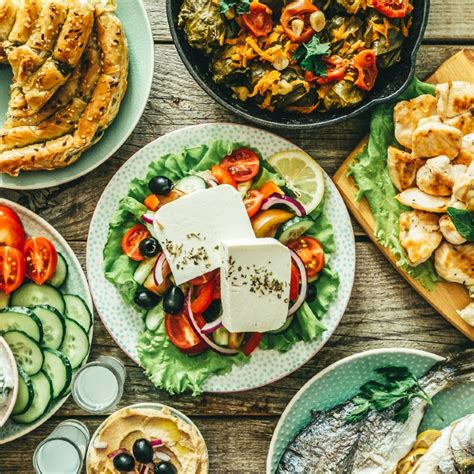 Platos típicos con alioli en la cocina mediterránea