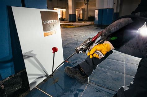 Proceso de inyección de resina expansiva para nivelar el suelo