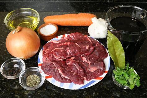 Ingredientes para marinar carrilleras de ternera