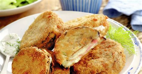 San jacobos de berenjena rellenos y empanizados listos para freír