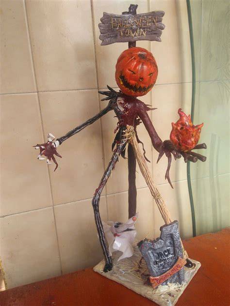 Jack Skellington en su traje de Rey Calabaza