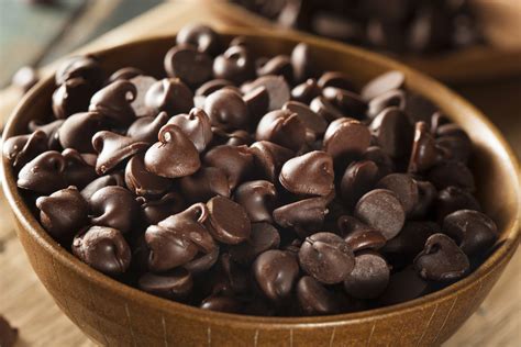 Diferentes tipos de pepitas de chocolate (negro, con leche, blanco)