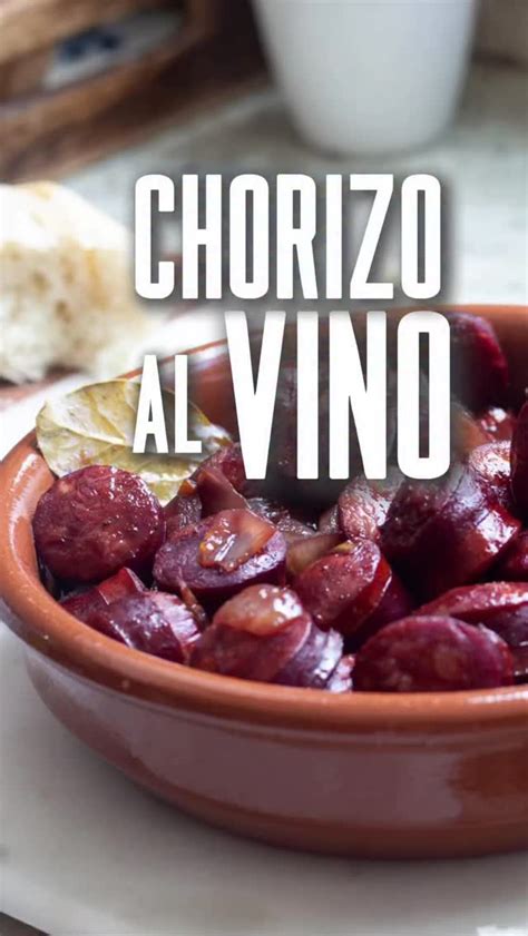 Cebolla y vino tinto para cocinar