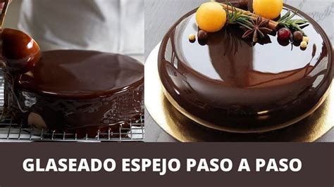 Aplicación del glaseado espejo sobre una tarta congelada