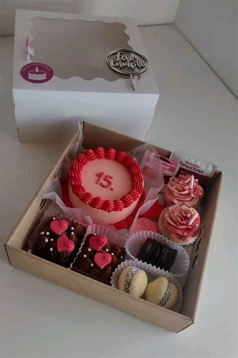Caja de postres surtidos para San Valentín