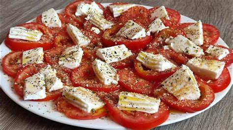 Montaje de galettes de tomate y queso
