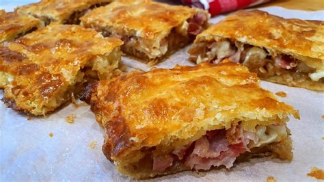 Hojaldre de queso, bacon y tomate cherry