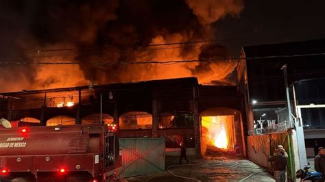 Fábrica de legumbres en llamas