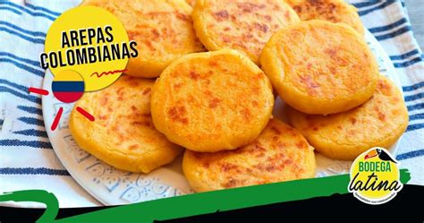 Arepas colombianas en la mesa familiar
