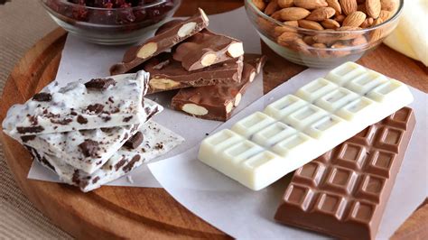 Barras de chocolate caseras con diferentes rellenos