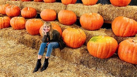 Celebridades de Hollywood con sus hijos en huertos de calabazas