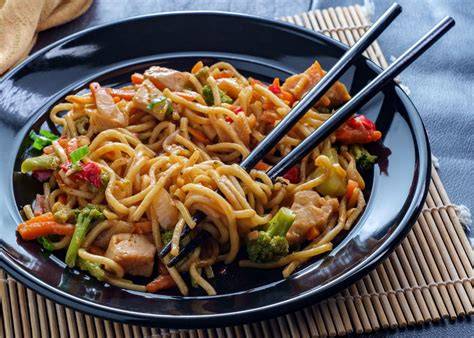 Tabla nutricional de fideos chinos con pollo y verduras