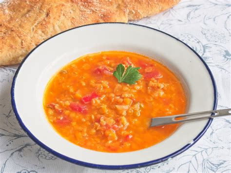 Sopa especiada de lentejas rojas