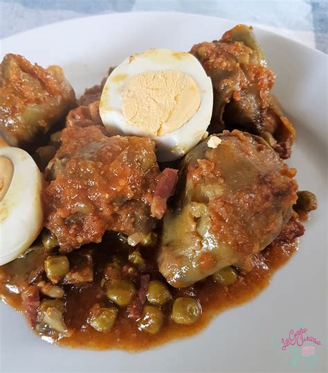 Alcachofas con guisantes y huevo