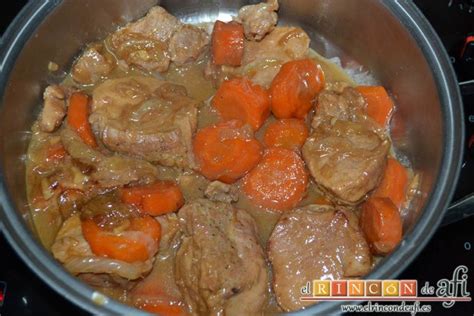 Olla exprés cocinando solomillo
