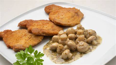 Lomo empanado con salsa