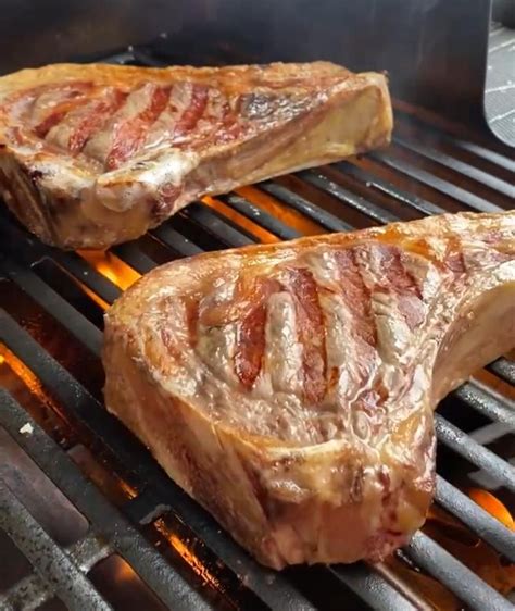 Infografía con los pasos clave para cocinar un chuletón a la parrilla.