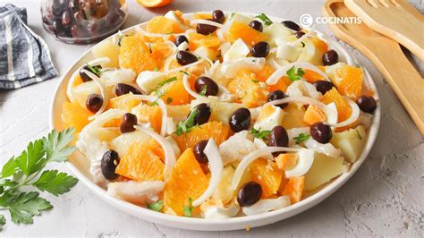 Ingredientes frescos para la ensalada malagueña