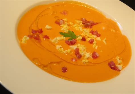 Salmorejo de carne con guarnición