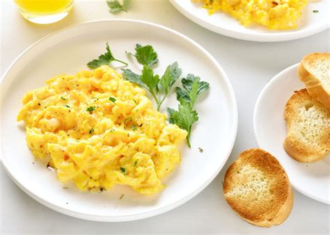 Ingredientes para huevos revueltos saludables