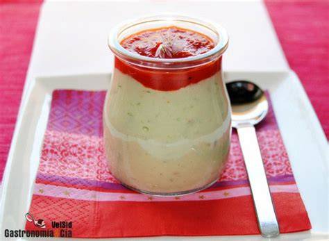 Yogur de bacalao con coulis de pimiento