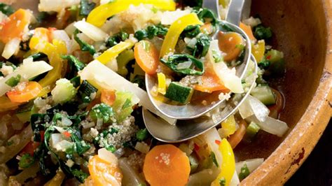 Cazuela con quinoa cociéndose