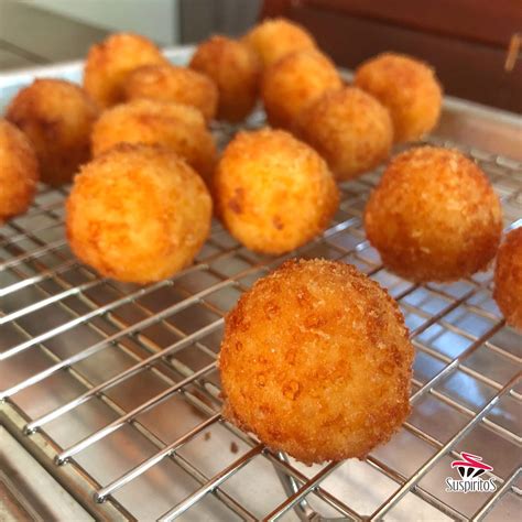Proceso de rebozado de las bolitas de queso