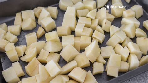 Patatas en dados para hornear