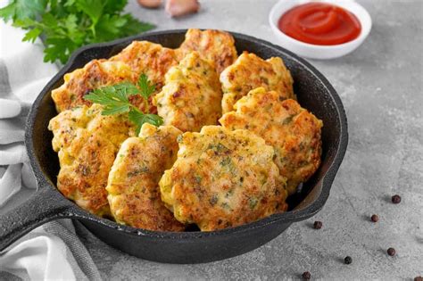Formación y cocción de las tortitas de hígado de pollo