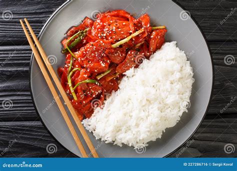 Jeyuk Bokkeum en un plato
