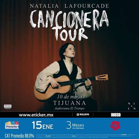 Natalia Lafourcade en concierto con Los Macorinos